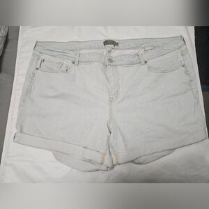 Torrid Light Wash Plus Size Jean Shorts!